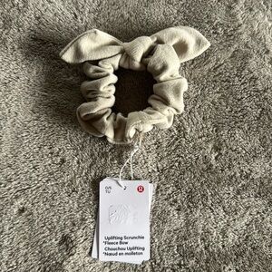 Lululemon Uplifting Bow Scrunchie *Fleece Bow